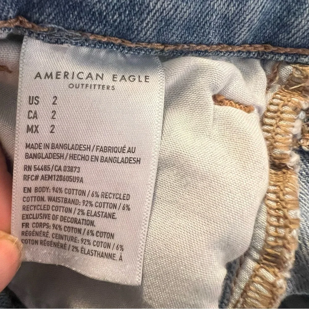 American Eagle Womens Size 2 Denim Baggy Mom Short Light Wash Distressed Cut Off